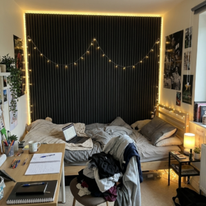 real-candid-iphone-photo-small-student-b_ELgZYtPfS4WwQtSXhP3qAw_D-SkGjonSje3rDsWZ499rQ_hd