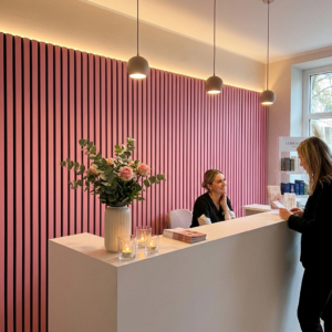 real-iphone-photo-aesthetic-spa-receptio_W57zox1SS1mrsVV4O2XRQQ_qbRJO-yJT9m-cqcsmRKTAw_hd