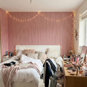 real-iphone-photo-girly-teenage-bedroom-_NSKKiAoeTx6125XORrRofw_uXzq8dNmSd-aZ5kW8GNIEQ_hd
