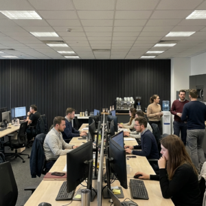 real-office-photo-professional-open-spac_U7S5zacmRfe-ygfuuSZ68A_kR_uugLbT7WocihBBjRo3g_hd